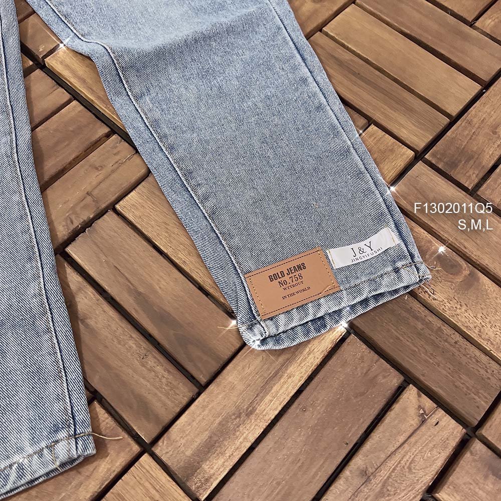 Quần jean baggy phối lai gắn mác chữ lưng cao!