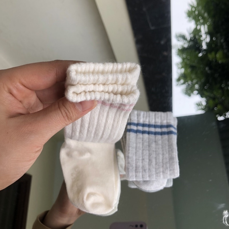 Tất trẻ em cổ cao chống chơn oldnavy cổ 2 kẻ