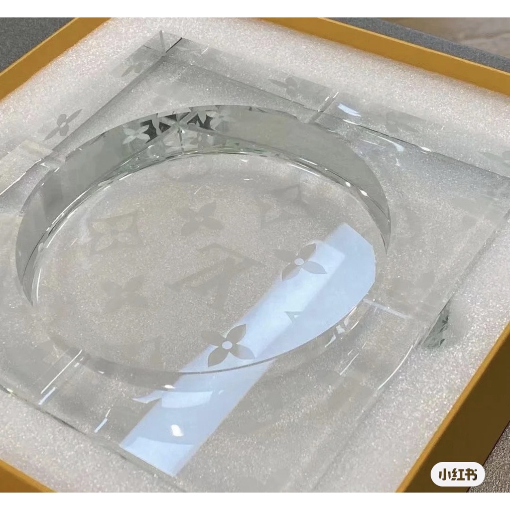 Gạt Tàn Thủy Tinh Cao Cấp Lv Presbyopic!