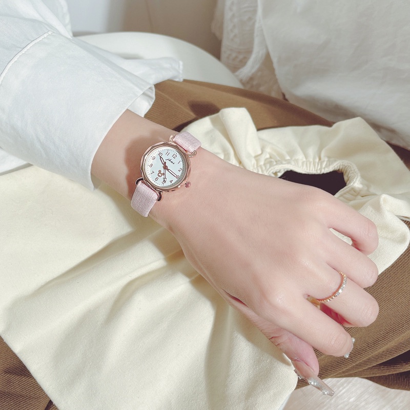 Đồng Hồ Nữ Dây Da Mặt Hình Chuột Mickey Dễ Thương