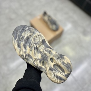 [ROOM95] Giày thể thao sneaker (YZ_31) FOAM RUNNER MOON GREY