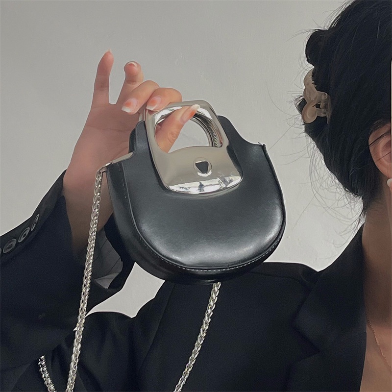 Mischa Túi Đeo Chéo Vai Bằng polyester Màu Trơn Phối Dây Xích Hình Son Môi Thời Trang Cao Cấp