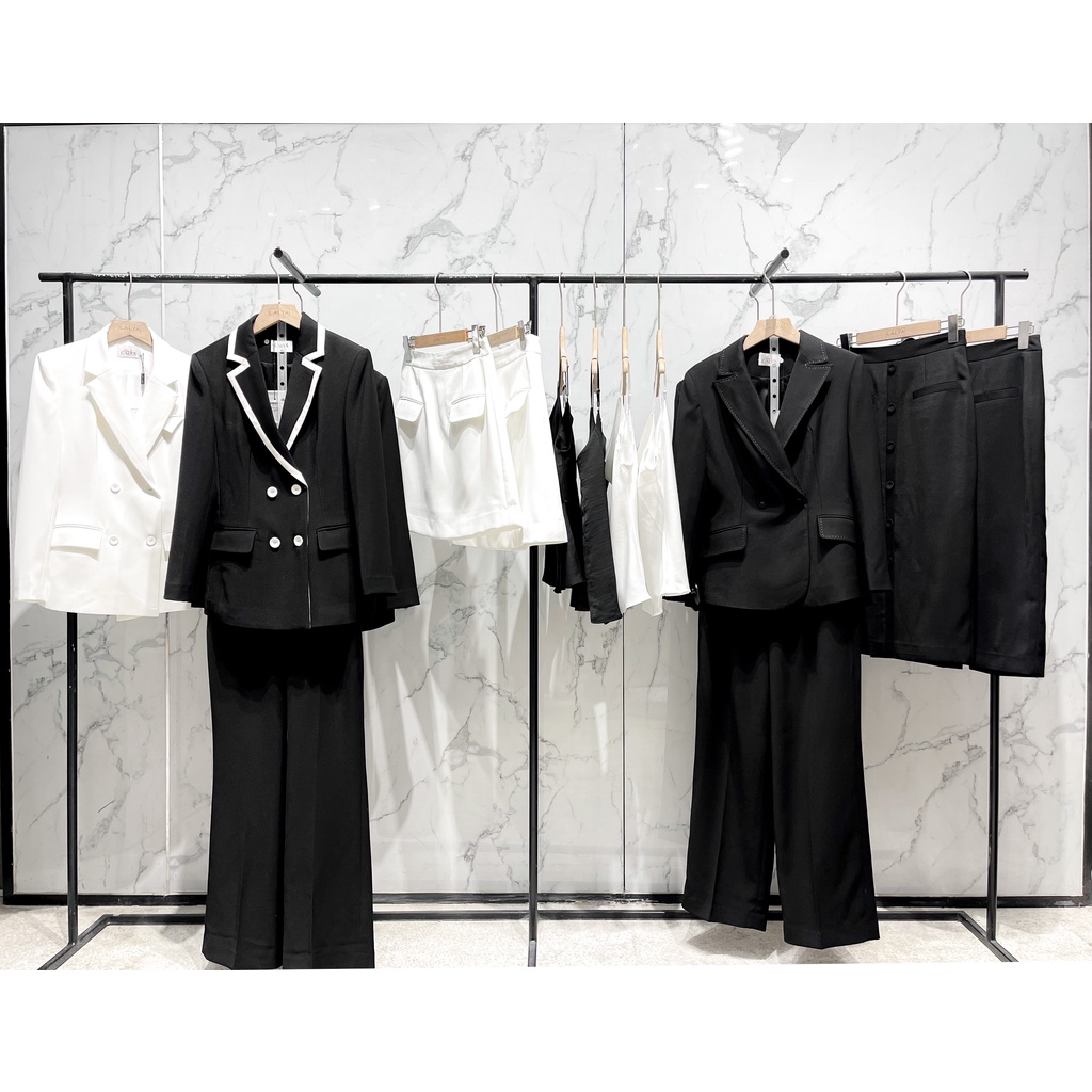 Áo Blazer ôm vạt cong đột chỉ cổ-Đen_LALYA_AV65-810-Đen | BigBuy360 - bigbuy360.vn