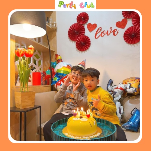 Quạt giấy màu đỏ kèm chữ love trang trí phòng cưới, valentine