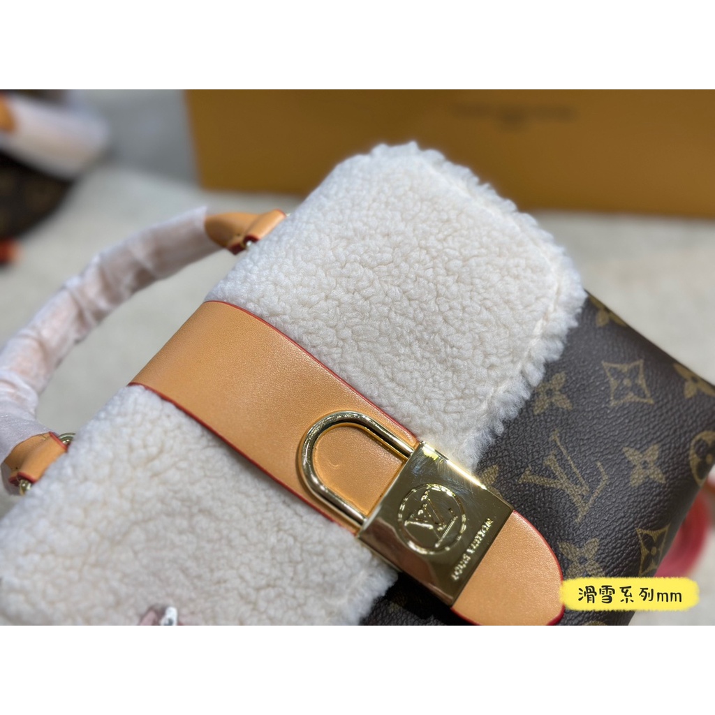 Túi Đeo Chéo Louis Vuitton Bằng Da Bò Mềm Thời Trang Cao Cấp Cho Nữ