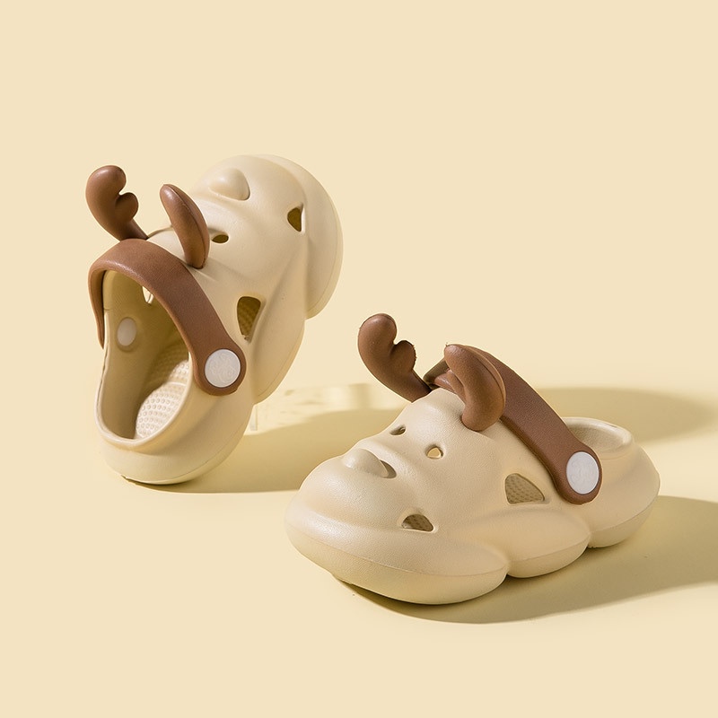 Dép Sandal Đục Lỗ Hoạ Tiết Nai Dễ Thương Xinh Xắn Dành Cho Bé Pine270