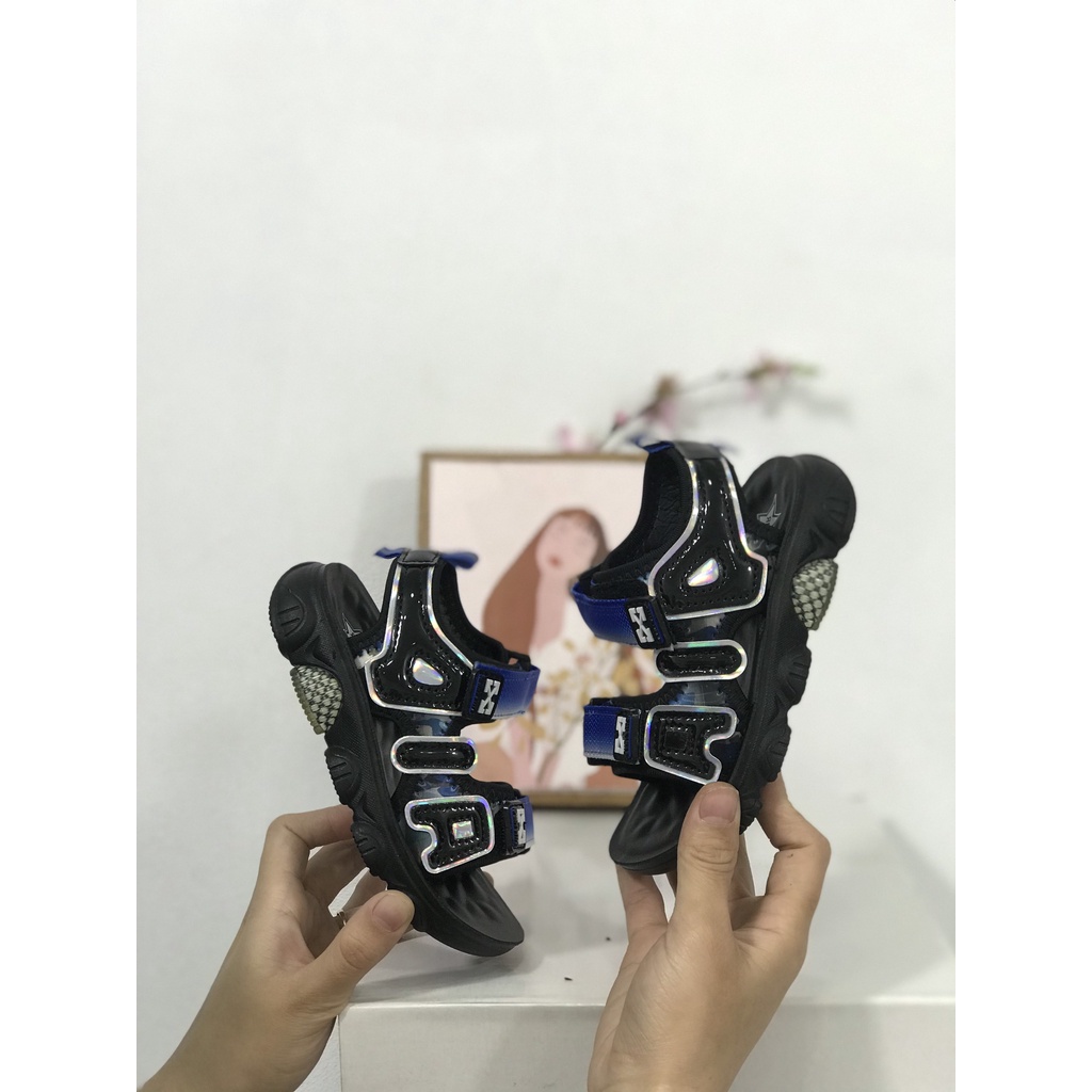 Dép cho bé trai,sandal cho né trai mẫu mới có chữ quai dán đế chống trơn trượt