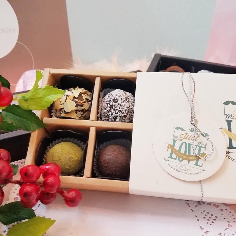 VH1802 Hộp giấy đựng sô cô la 8 viên có tag