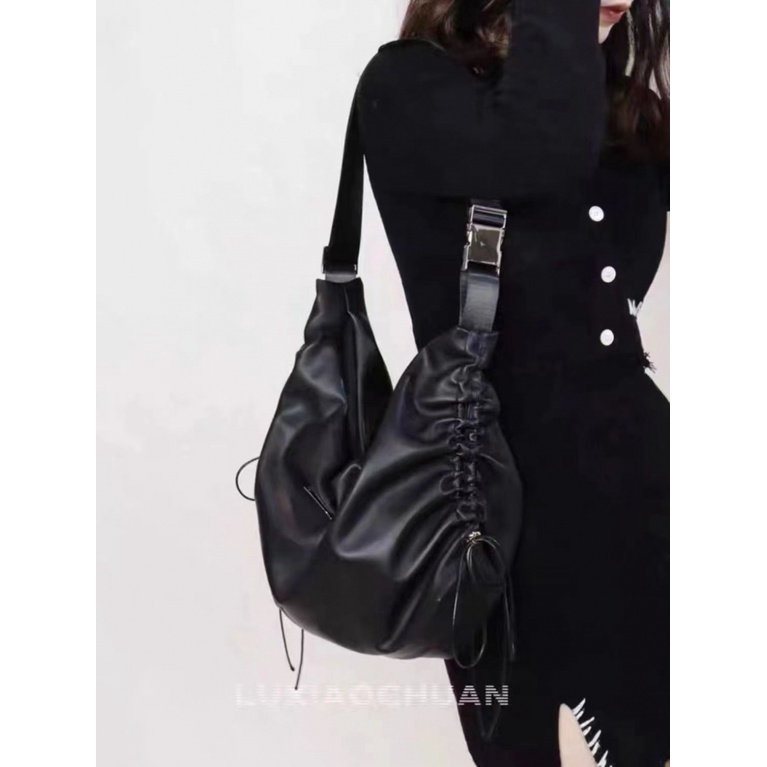Big Tote Da Mềm Cỡ Lớn Đeo Chéo Một Bên Vai Mát Mẻ
