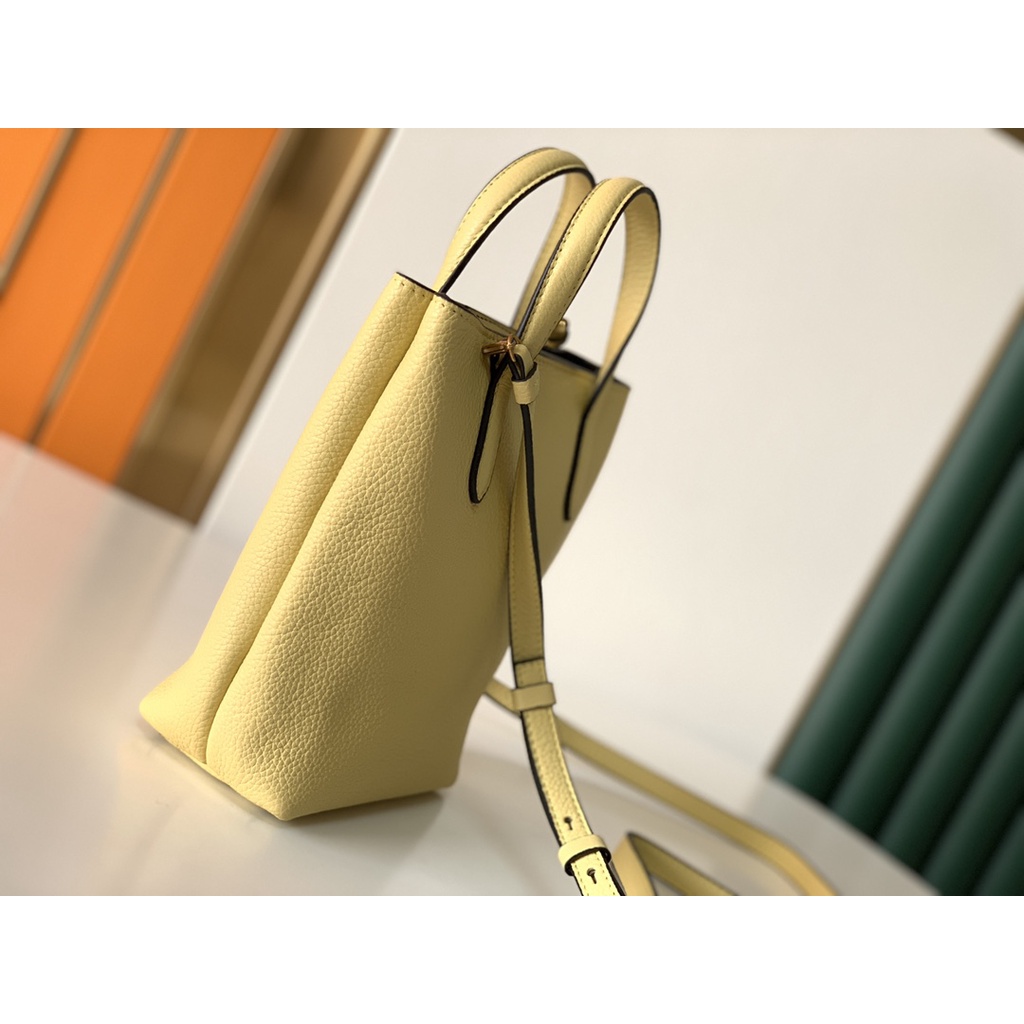 Túi đeo chéo nữ da thật thời trang cao cấp Salvatore Ferragamo phong cách tinh tế, sành điệu