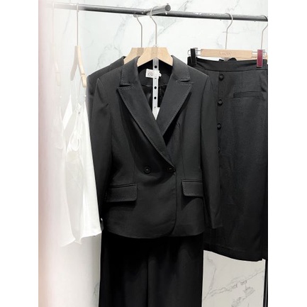 Áo Blazer ôm vạt cong đột chỉ cổ-Đen_LALYA_AV65-810-Đen | BigBuy360 - bigbuy360.vn