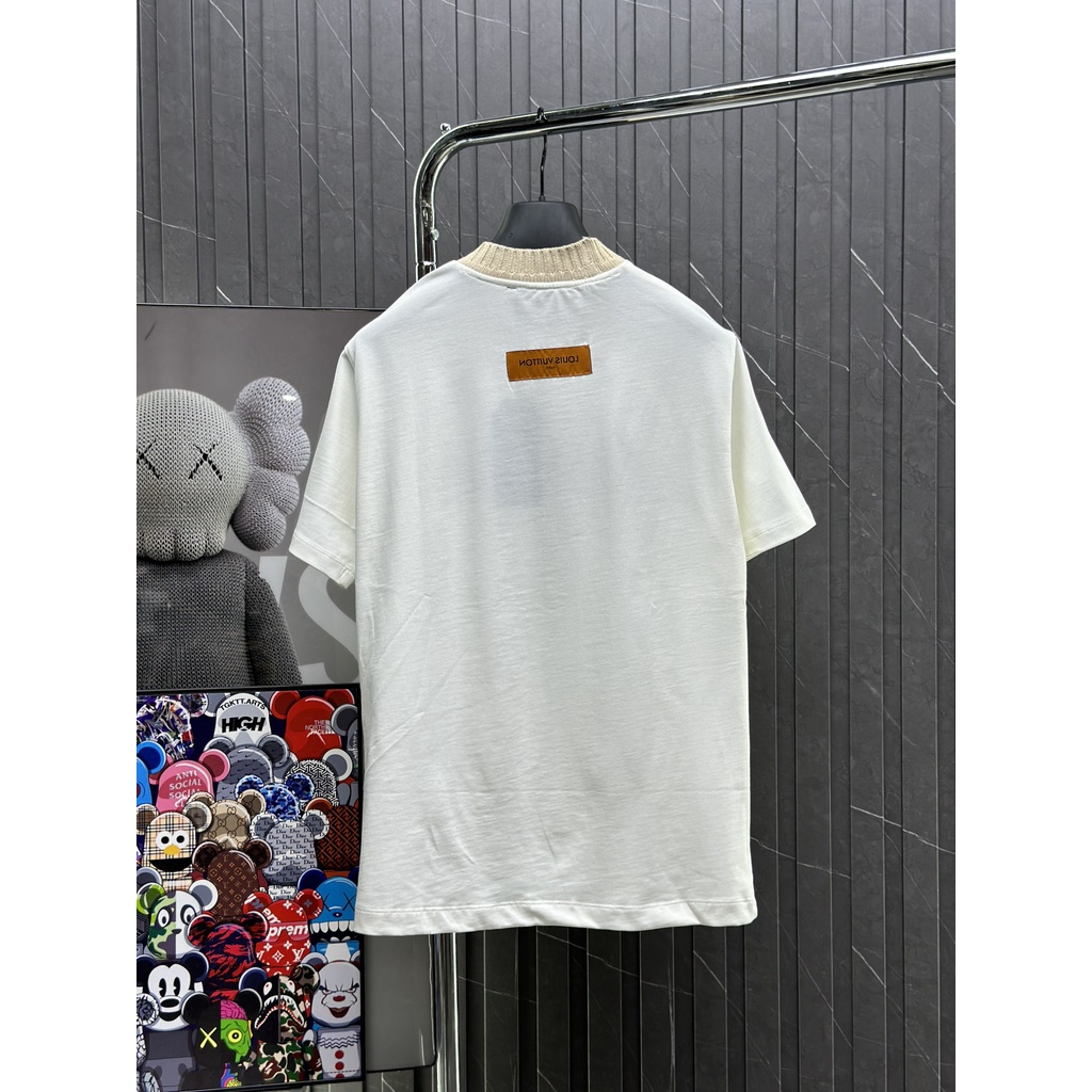 Áo T-shit Louis Vuitton logo thêu ngực phối cổ LA on web