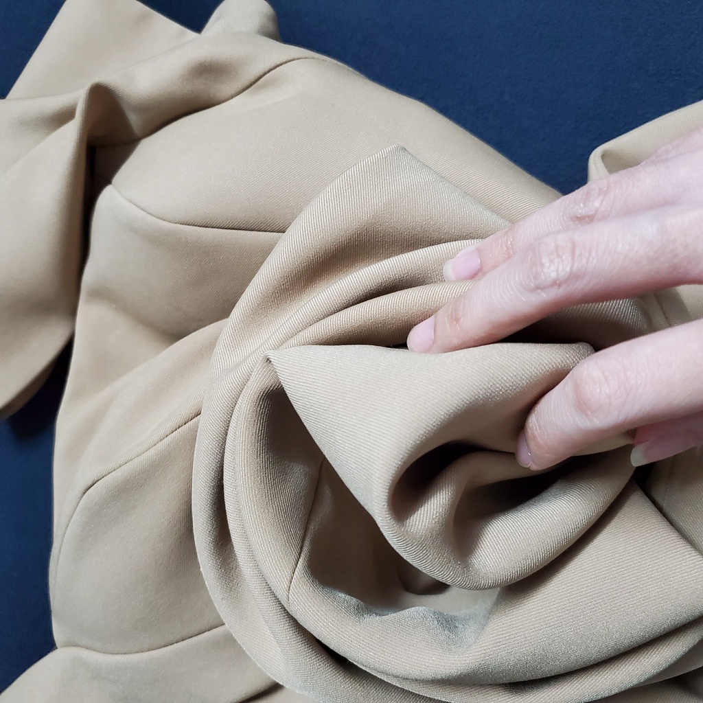 Đầm body cổ vuông 3SIS