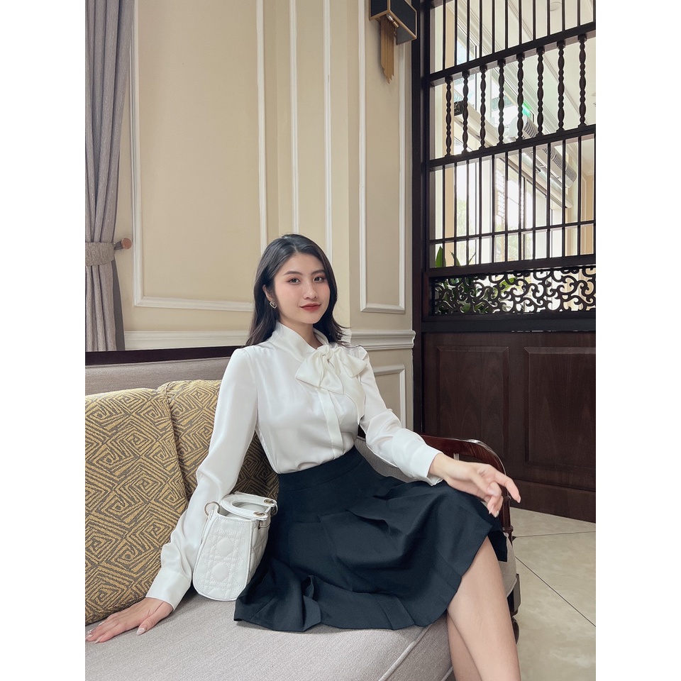 (New collection) Áo sơ mi trắng Farrah kết hợp chân váy xếp ly Myann, thanh lịch nhẹ nhàng