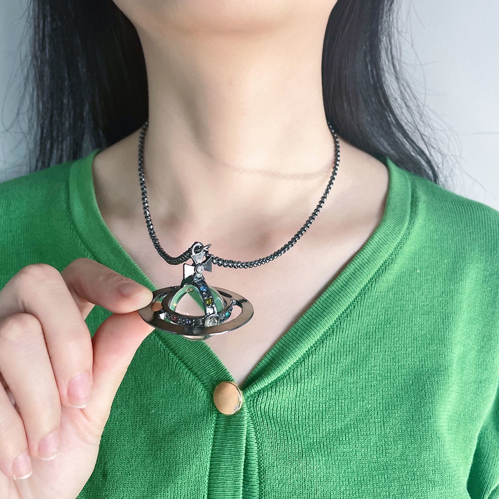 Vivienne Westwood Vòng cổ Mặt Gỗ Vivienne Westwood Cao Cấp Sang Trọng