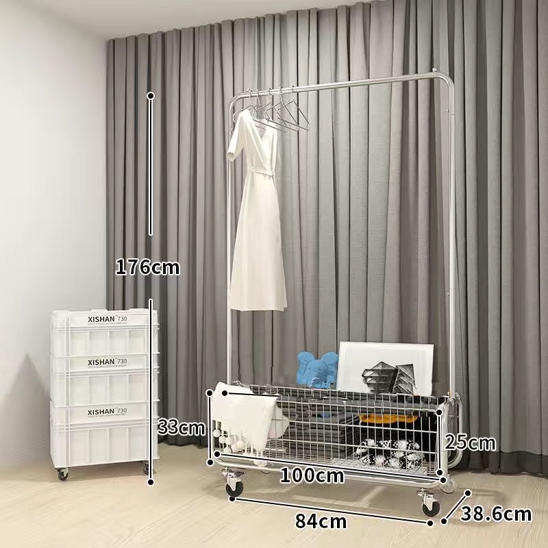 Giá treo quần áo kèm giỏ đựng đồ mẫu mới khung kim loại chắc chắn có bánh xe xoay 360 độ