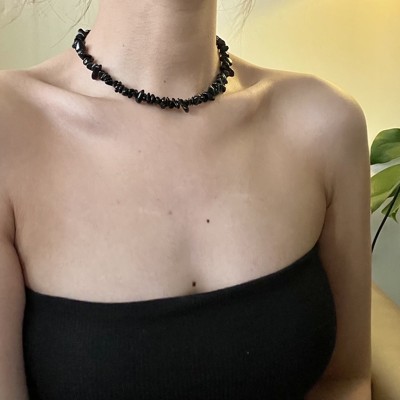 Vòng cổ đá thiên nhiên màu đen
