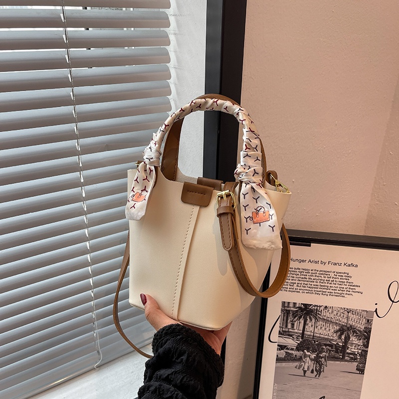 Túi Xách bucket Chất Lụa Phối Khăn Choàng Cổ Màu Sắc Tương Phản Thời Trang Cho Nữ