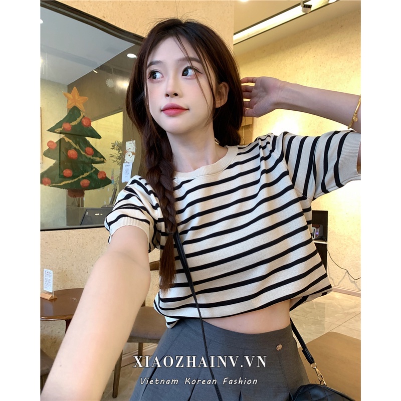 Xiaozhainv Áo Thun Tay Ngắn Dáng Rộng Cổ Tròn Họa Tiết Kẻ Sọc Phong Cách retro Hàn Quốc Cho Nữ