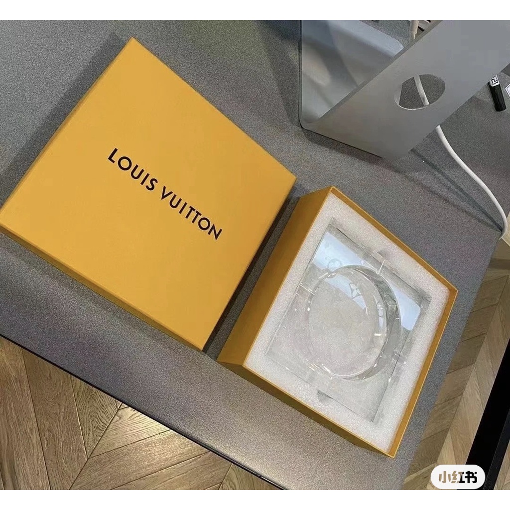 Gạt Tàn Thủy Tinh Cao Cấp Lv Presbyopic!