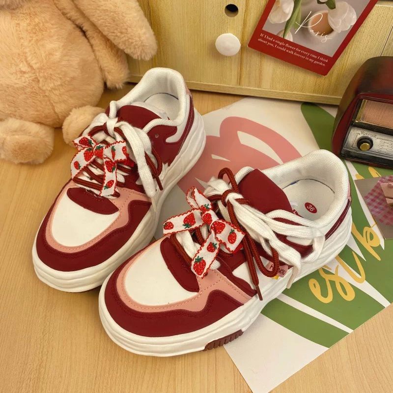 Giày Trượt Ván Vải Lông Cừu Màu Trắng Hình Gấu Dâu Tây Thông Dụng Thời Trang Thu Đông Mới Dành Cho Bạn Nữ Contr