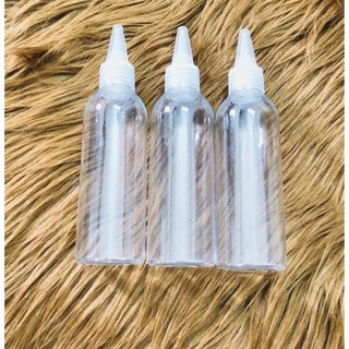 Chai nhựa trong đựng dung dịch hoặc chiết lưu huỳnh