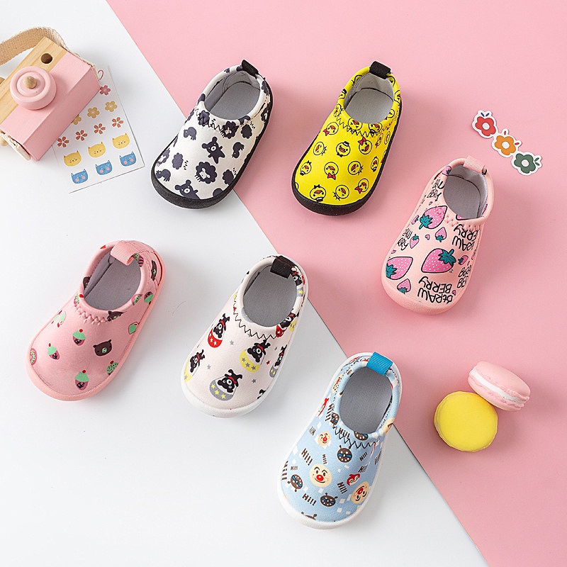 Giày Vải Đế Mềm Chống Trượt Họa Tiết Hoạt Hình Cho Bé