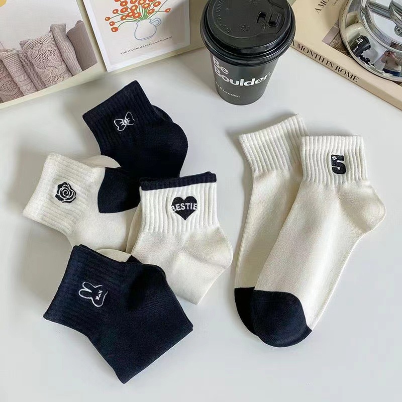 Vớ cotton Ngắn Tay Thêu Họa Tiết Màu Trắng Đen Phong Cách Thể Thao Thời Trang Cho Nữ