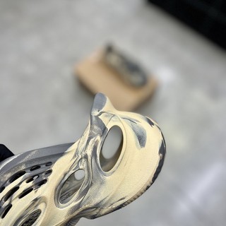 [ROOM95] Giày thể thao sneaker (YZ_31) FOAM RUNNER MOON GREY