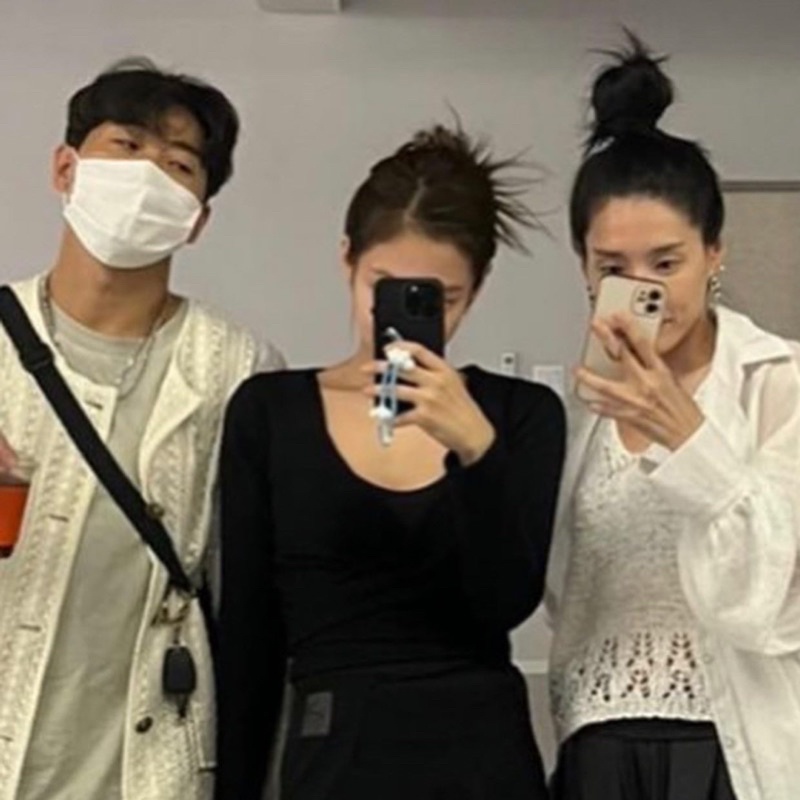 Cheapmoment with Lisa & Jennie  dây đeo điện thoại: CLOUD