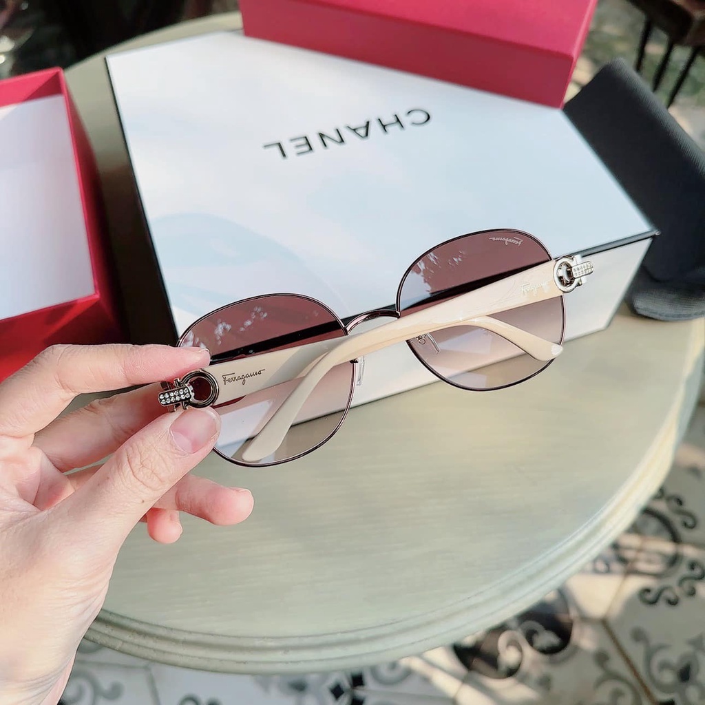 Kính Mát Salvatore Ferragamo SF231SRK 210 - Nude/gold viền đỏ, càng màu nude