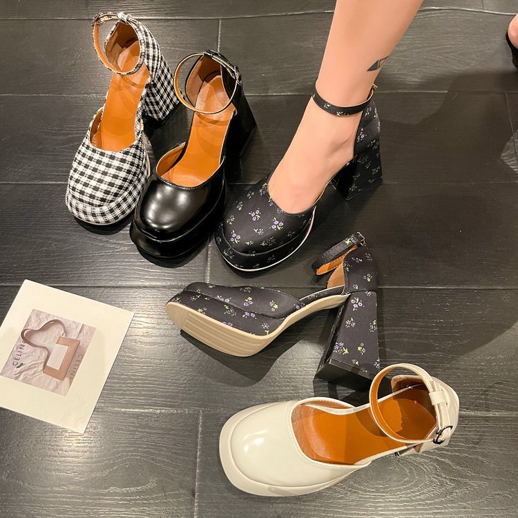 Giày Mary Jane Dày Gót Vuông Ngón Chân Thêu Họa Tiết Cổ Điển