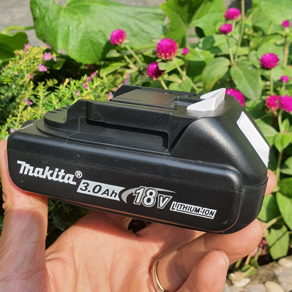 Pin Đóng Makita 18v / 5 cell - Dung Lượng 2000mah / Xả 20a