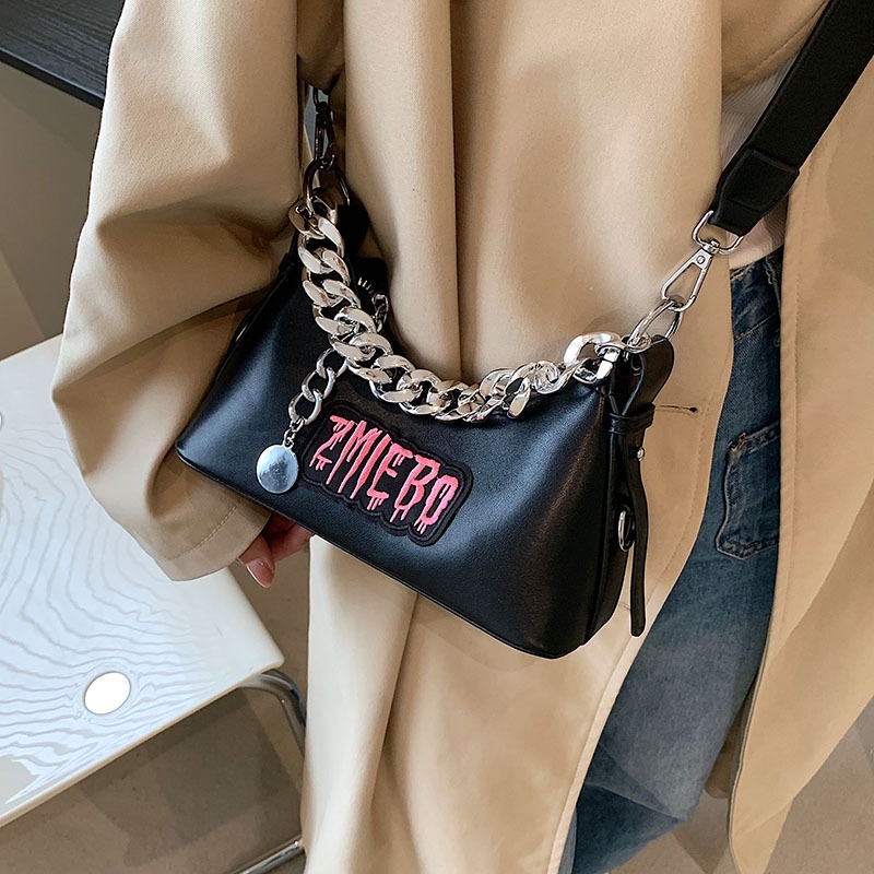 Túi Đeo Vai Màu Đen Phối Dây Xích Thời Trang 2023 Cho Bạn Gái