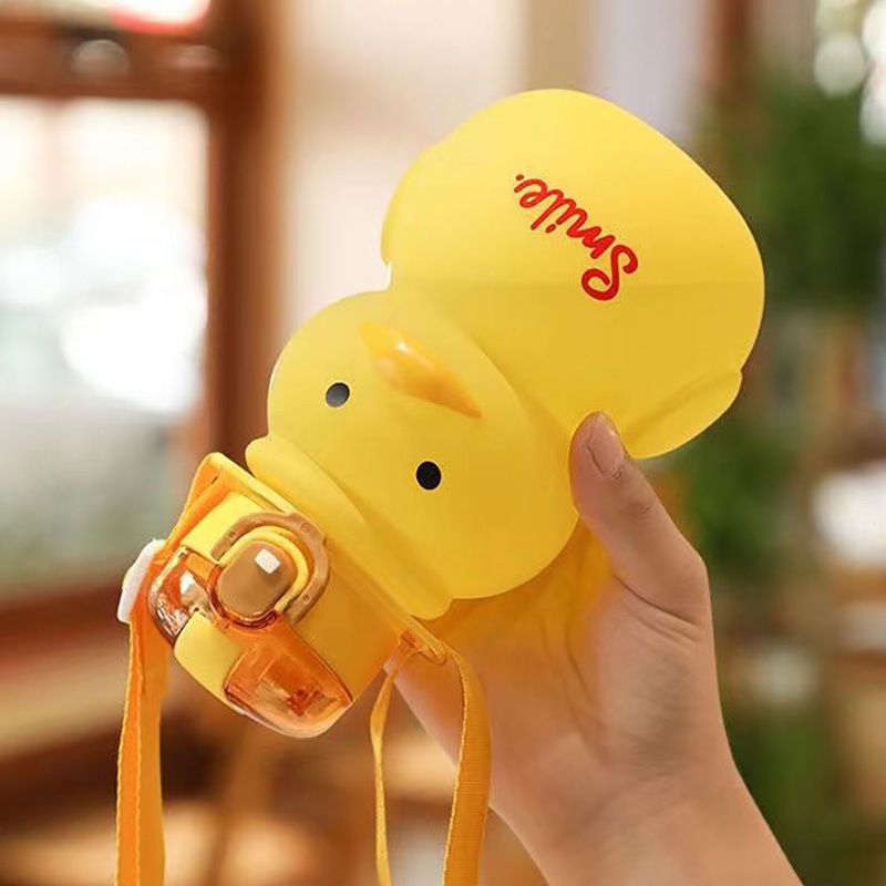 Bình Nước Hình Vịt Vàng Nhỏ Xinh Thời Trang Kèm Ống Hút Tiện Dụng Cho Bé