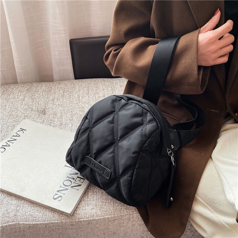 Túi Đeo Chéo Vai Thời Trang Phong Cách Mới 2022 Họa Tiết Thêu Kim Cương Dễ Phối Đồ Cho Nữ