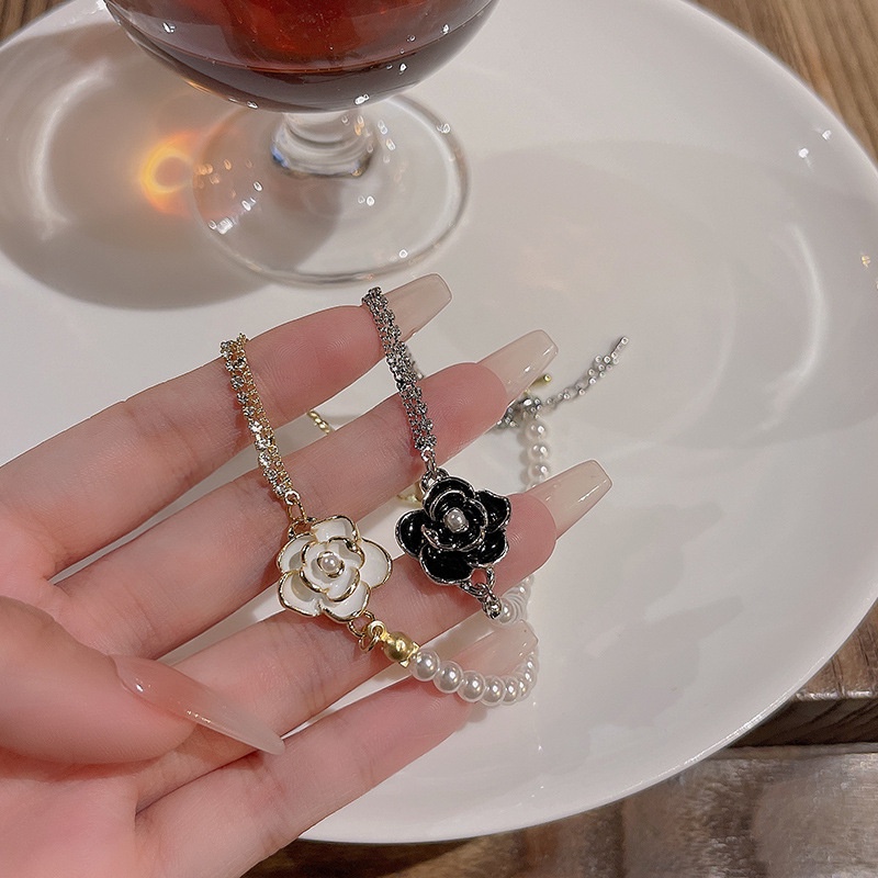 Vòng Tay Nữ Đính Hạt Ngọc Trai Và Hoa Trà Phong Cách Hàn Quốc 2023