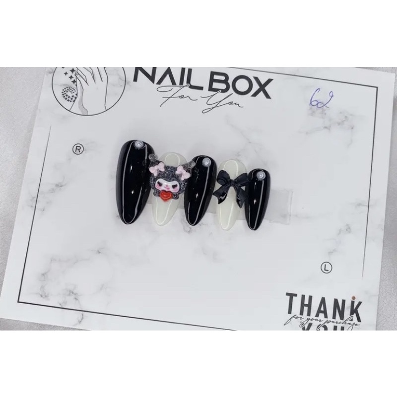nailbox đen trắng mix charm
