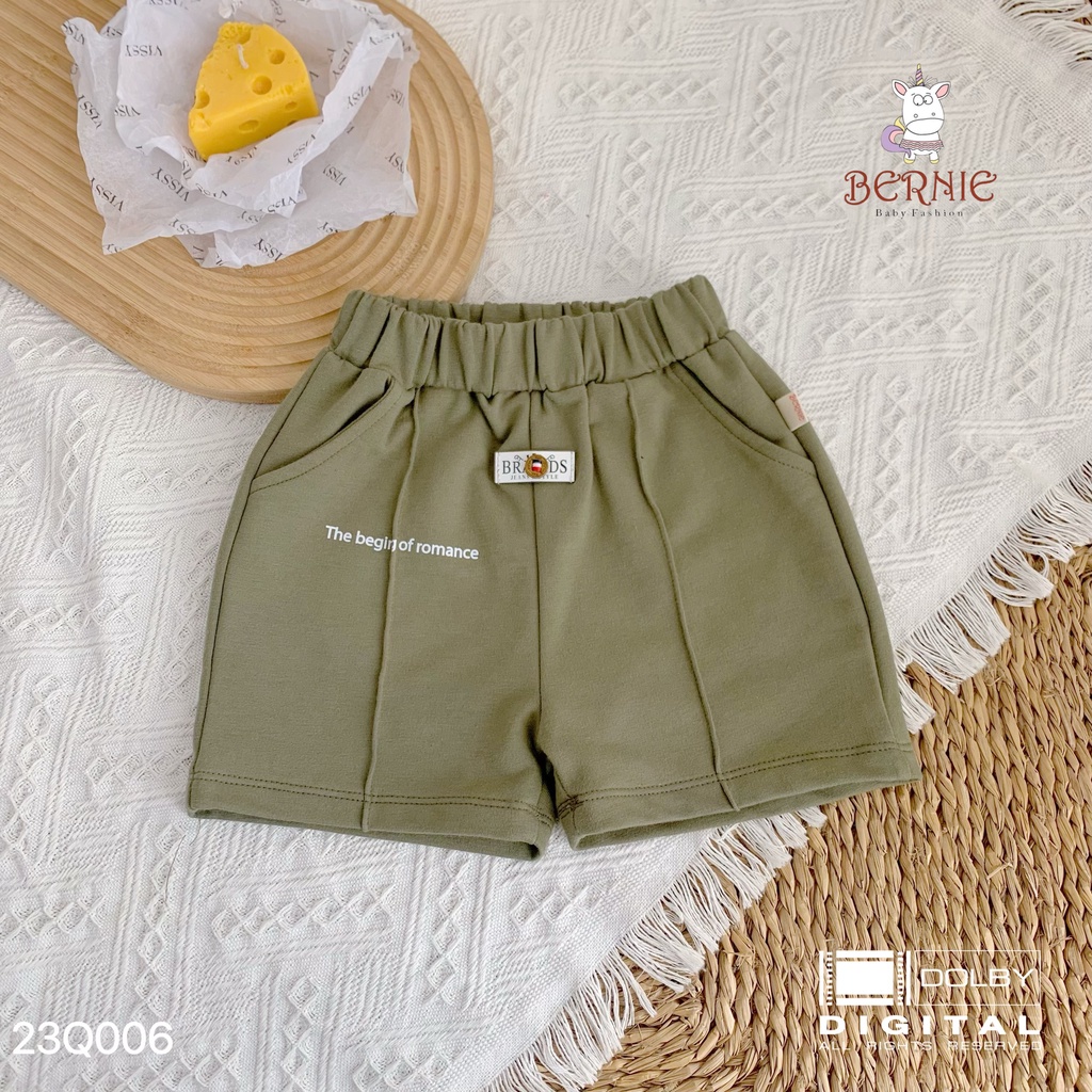 Quần đùi da cá đính tag in chữ Bernie cho bé trai