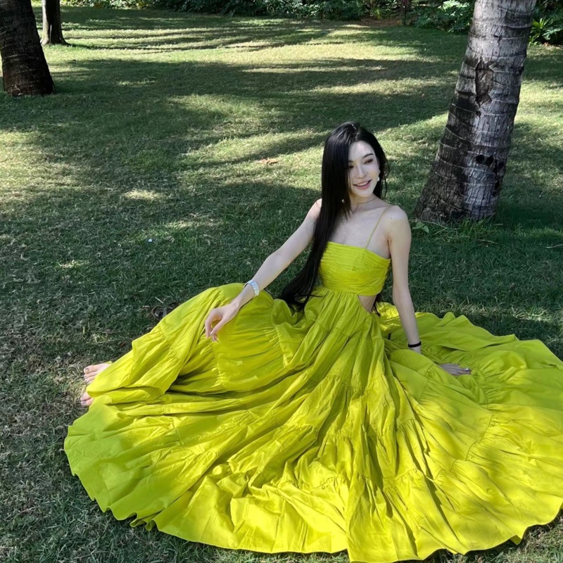 Đầm Hai Dây Cắt Xẻ Trà Xếp Ly Sang Trọng