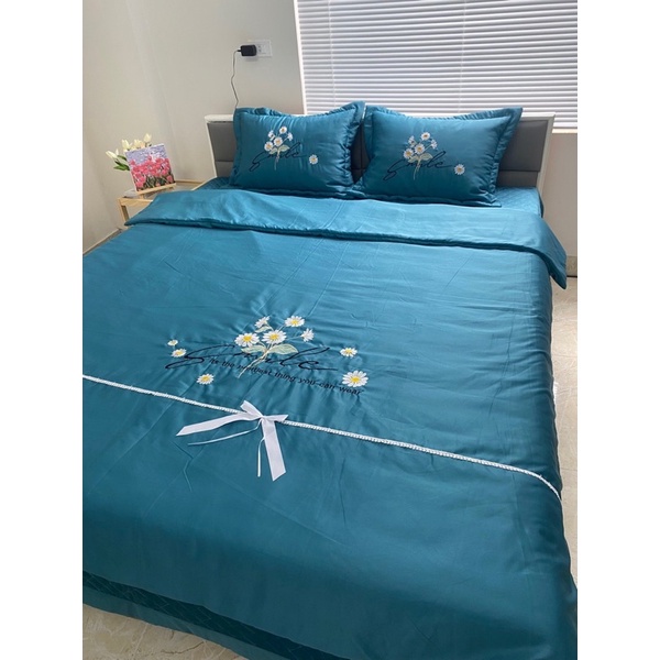Set Chăn Ga Gối Phi Lụa Thêu Cúc Hoạ Mi (Chăn Trần Bông), Bộ Chăn Ga Phi Lụa Phong Cách Hàn Quốc