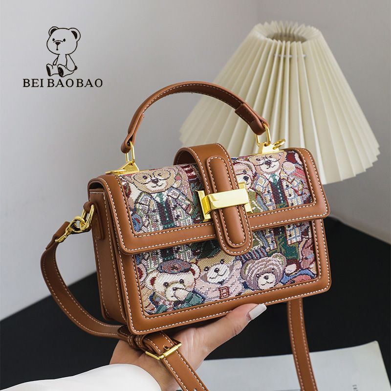 Túi Xách Đeo Vai Thêu Hình Gấu Graffiti Thời Trang Nữ 2023