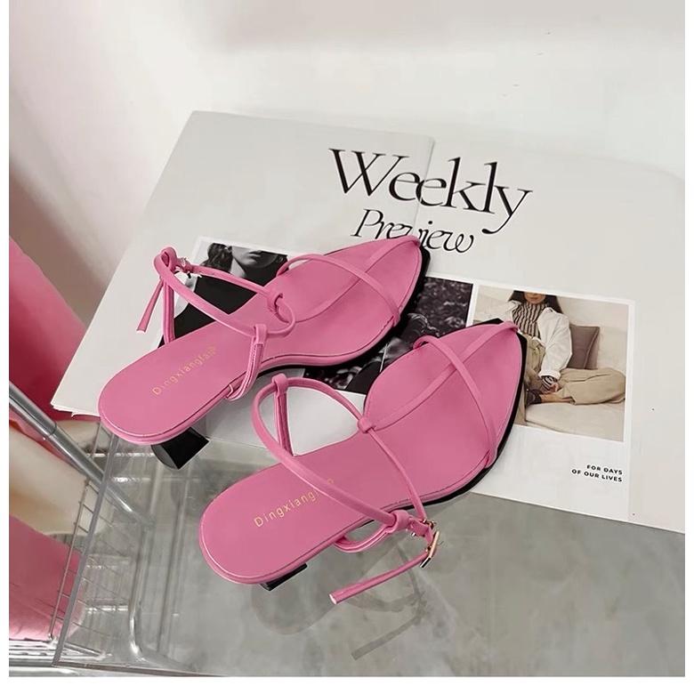 Giày sandal dây bít mũi