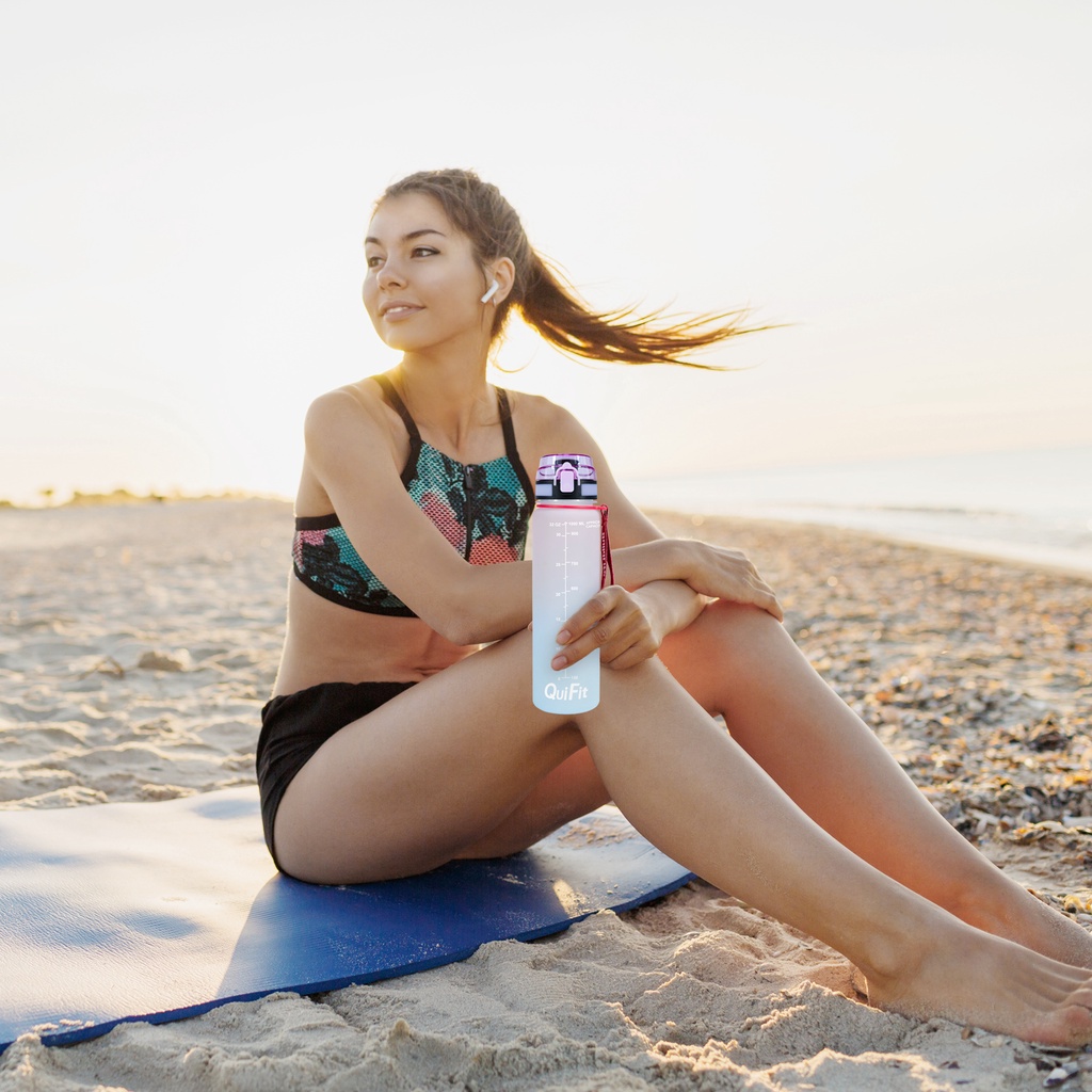 Bình nước thể thao QUIFIT 1L có nắp đậy thiết kế đa năng tiện lợi