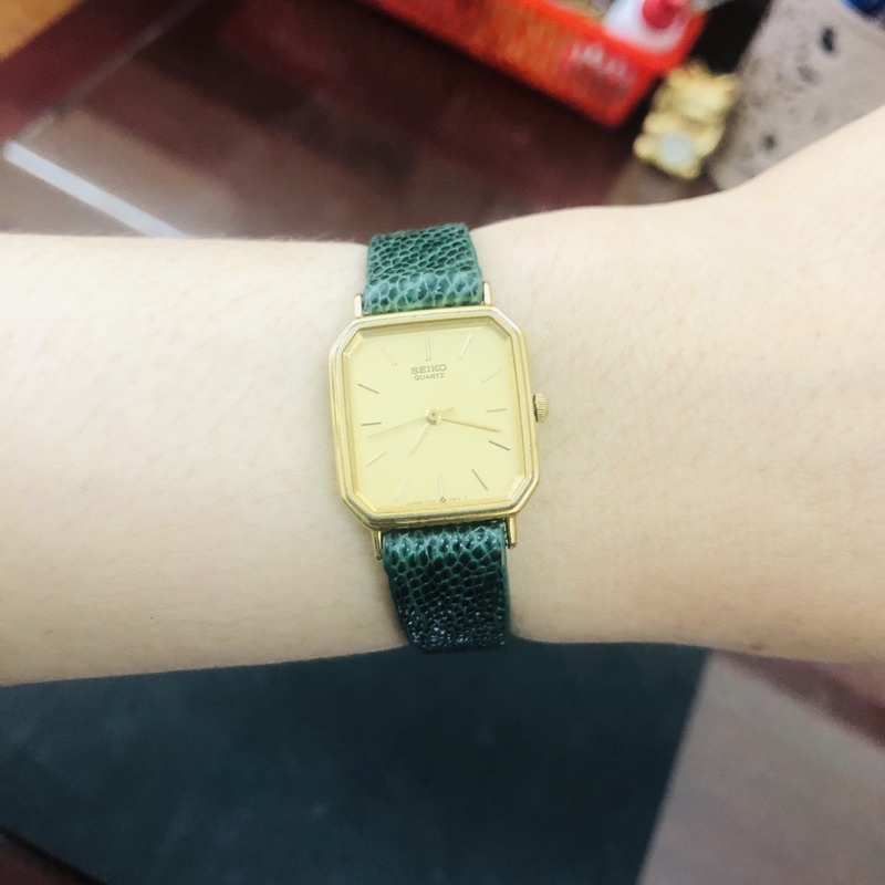 Đồng hồ nữ si nhật dáng tank hiệu Seiko