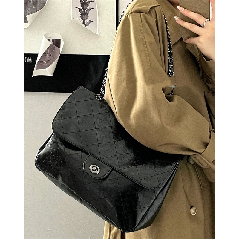 Túi Xách Cỡ Lớn Màu Đen Đính Đá Phối Dây Xích Thời Trang Phong Cách Retro