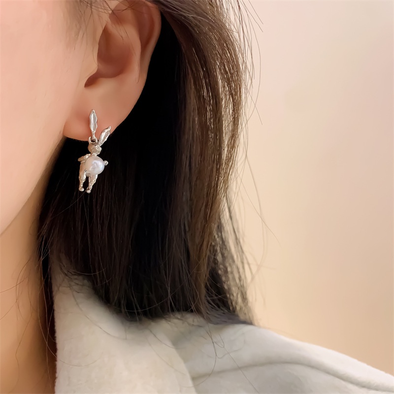 Bông Tai Hình Thỏ Và Ánh Trăng Dễ Thương Thời Trang Cho Nữ