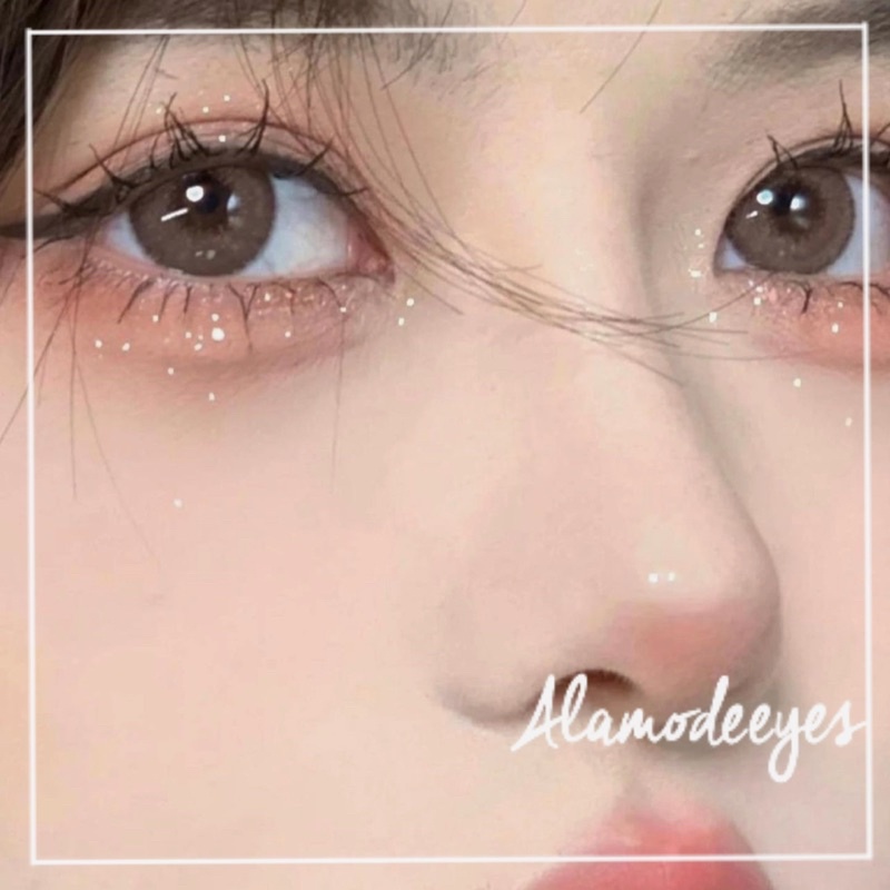 Lens nâu giãn nhẹ tiểu thư