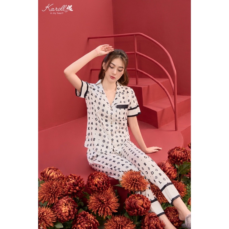 Bộ đồ mặc nhà Karoll cao cấp, set đồ pijama dáng dài áo cộc họa tiết chữ đơn giản trẻ trung chất lụa mềm nhẹ thoáng mát