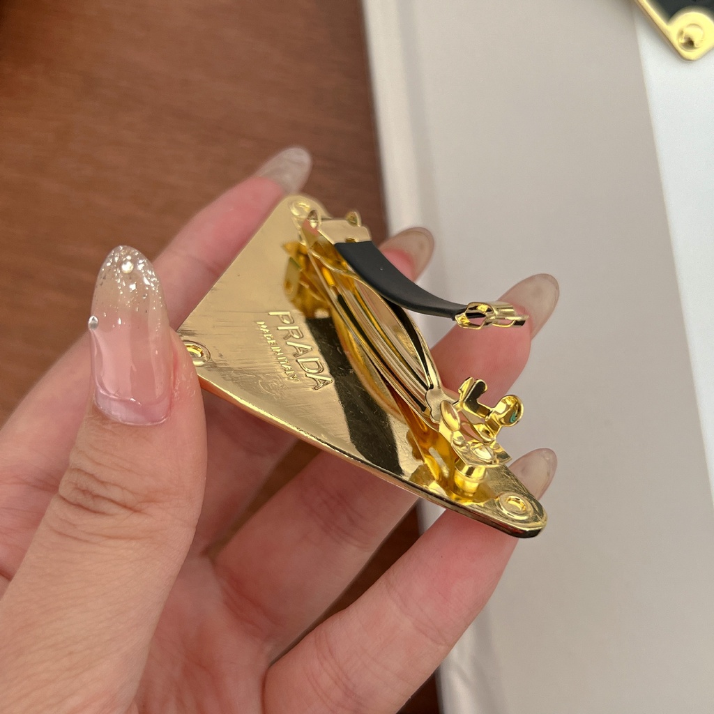 Kẹp Tóc Hình Tam Giác In Chữ Bằng Hợp Kim Thời Trang Chất Lượng Cao